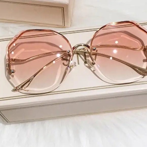 Sunglass GlamElegance Self-Indulgence Blue, Pink Sunglasses Women’s - Picture 7 of 7